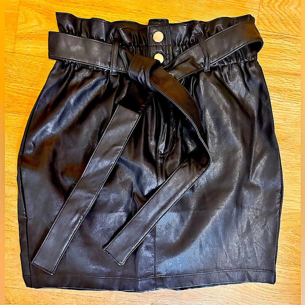 FAUX LEATHER HIGH RISE MINI SKIRT BLACK